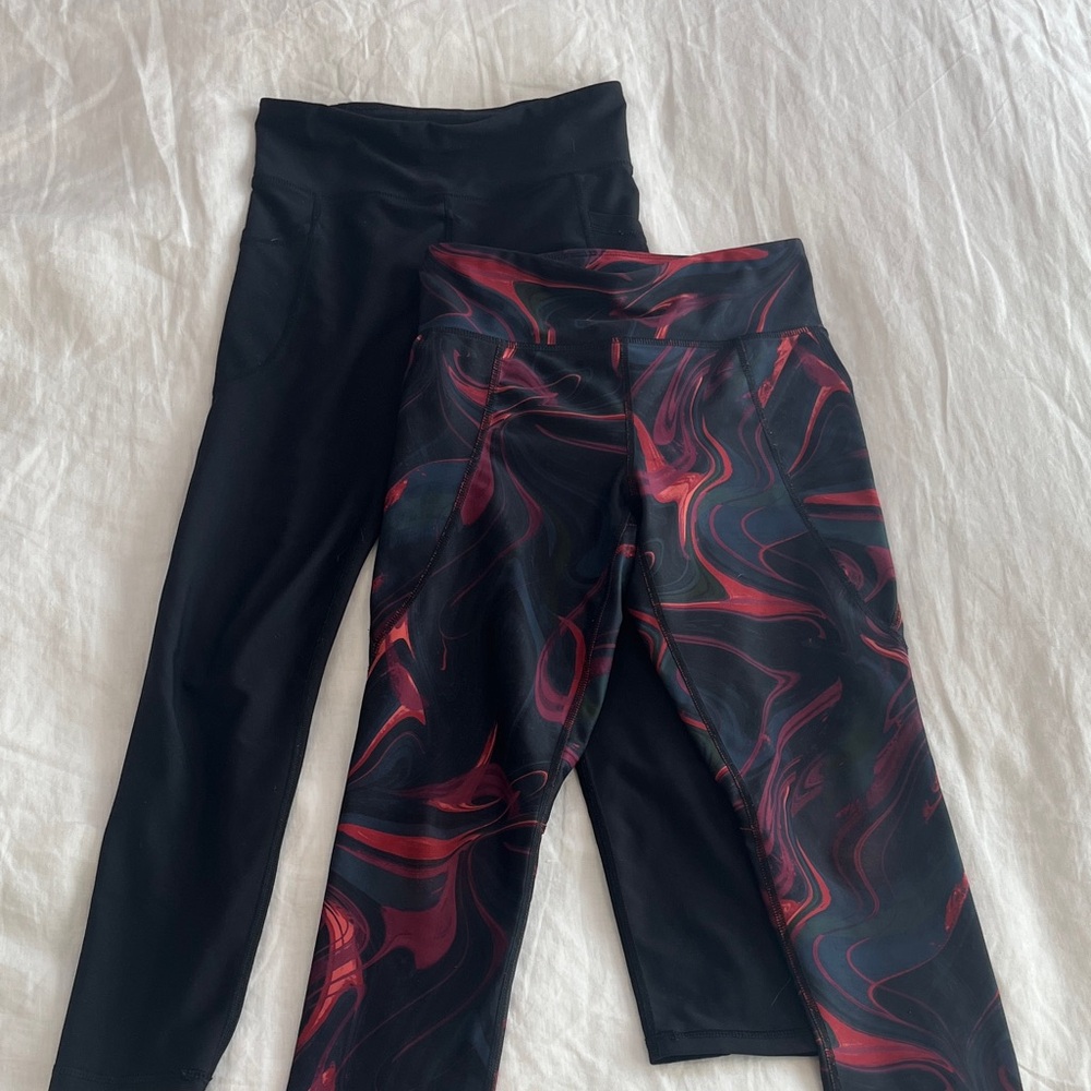 2 pack girls Old Navy go dry leggings set- Black and Red Swirl size L